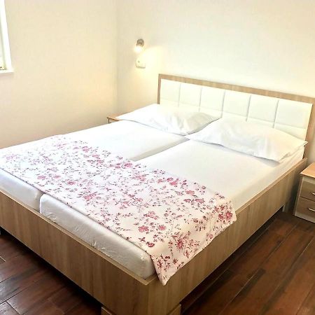 Apartmani Maki โอมิช ภายนอก รูปภาพ