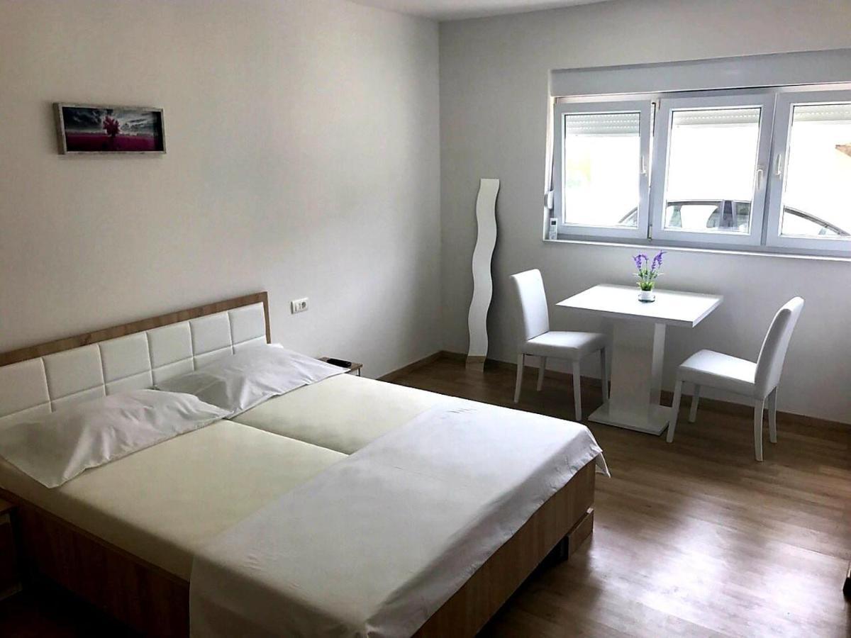 Apartmani Maki โอมิช ภายนอก รูปภาพ