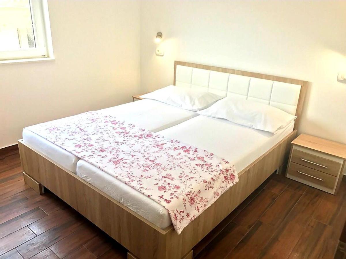Apartmani Maki โอมิช ภายนอก รูปภาพ